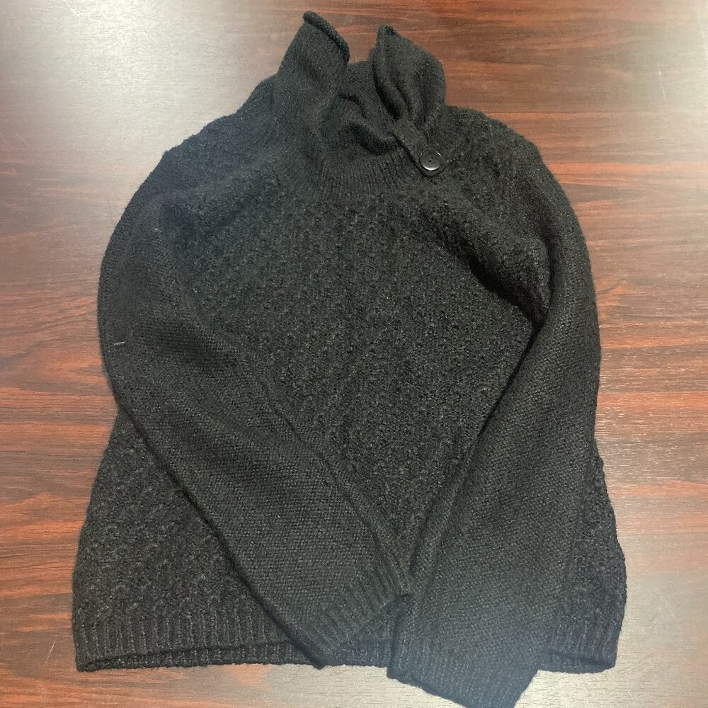 Black woman's Carducci sweater size L